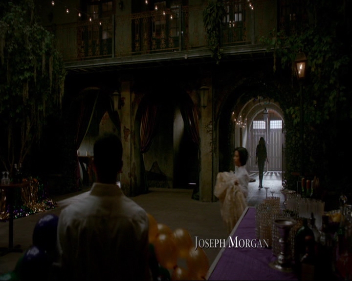 VampireDiaries-dot-nl_TheOriginals4x06BagOfCobras0106.jpg