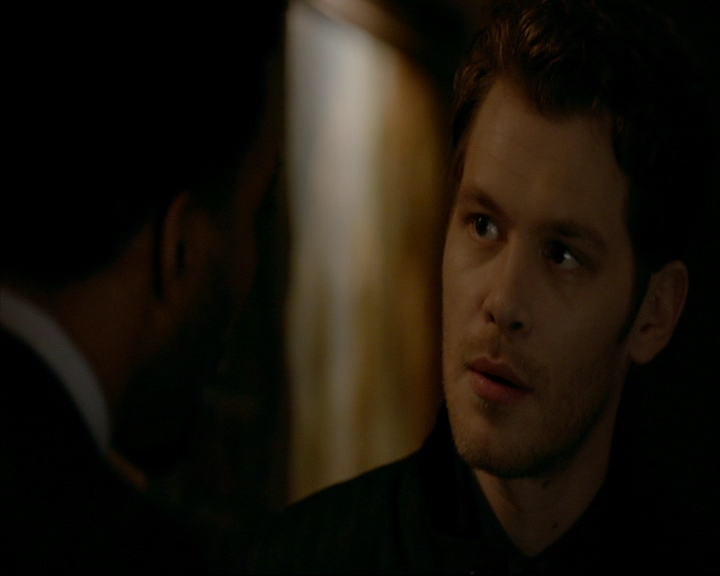 VampireDiaries-dot-nl_TheOriginals4x06BagOfCobras0753.jpg