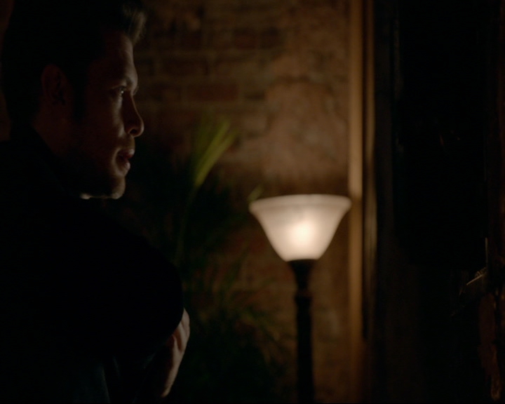 VampireDiaries-dot-nl_TheOriginals4x06BagOfCobras0867.jpg