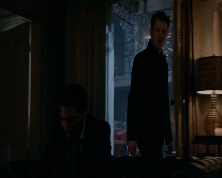 VampireDiaries-dot-nl_TheOriginals4x06BagOfCobras0882.jpg