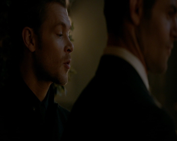 VampireDiaries-dot-nl_TheOriginals4x06BagOfCobras1128.jpg