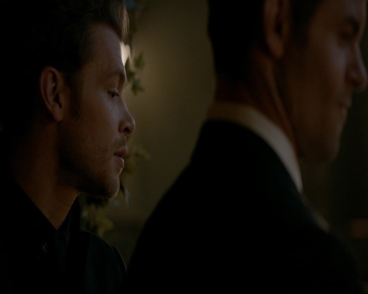 VampireDiaries-dot-nl_TheOriginals4x06BagOfCobras1130.jpg