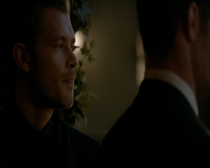 VampireDiaries-dot-nl_TheOriginals4x06BagOfCobras1167.jpg