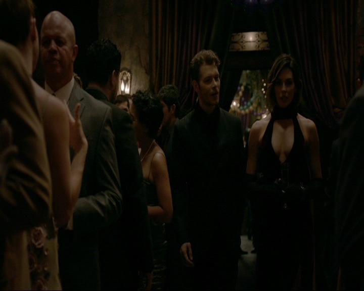 VampireDiaries-dot-nl_TheOriginals4x06BagOfCobras1230.jpg