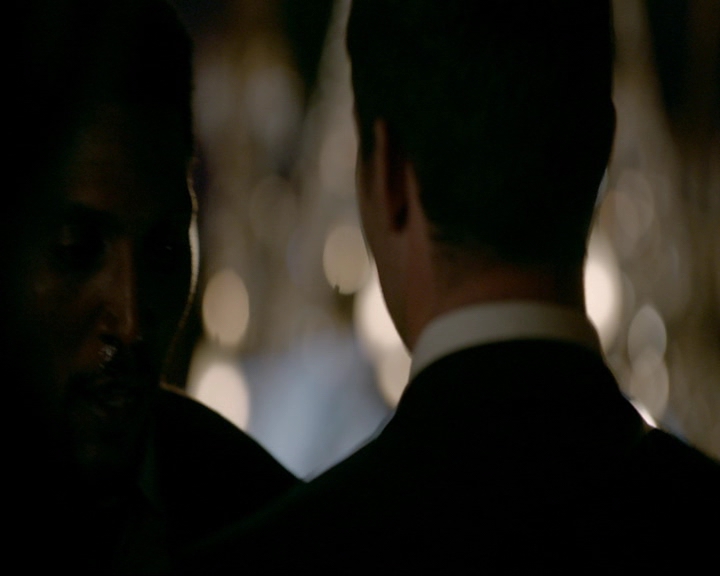 VampireDiaries-dot-nl_TheOriginals4x06BagOfCobras1306.jpg