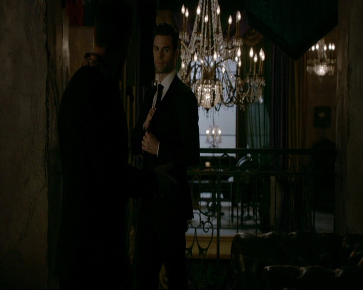 VampireDiaries-dot-nl_TheOriginals4x06BagOfCobras1320.jpg