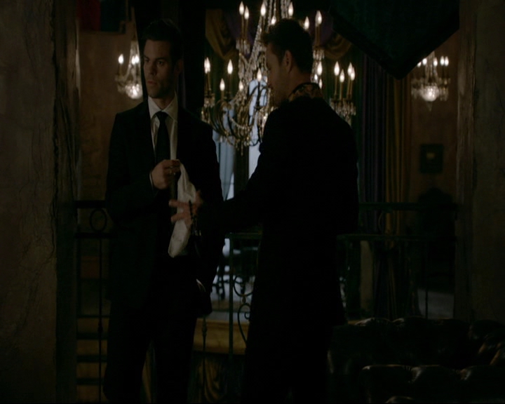 VampireDiaries-dot-nl_TheOriginals4x06BagOfCobras1325.jpg