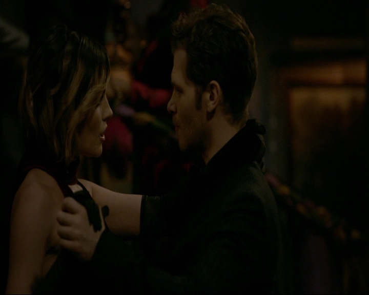 VampireDiaries-dot-nl_TheOriginals4x06BagOfCobras1353.jpg