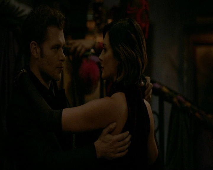 VampireDiaries-dot-nl_TheOriginals4x06BagOfCobras1358.jpg