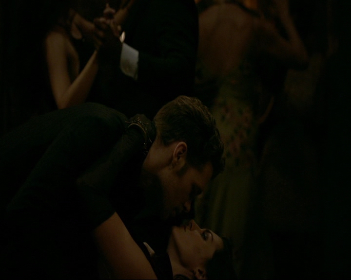 VampireDiaries-dot-nl_TheOriginals4x06BagOfCobras1367.jpg