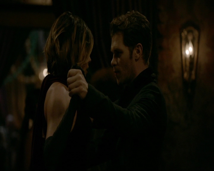 VampireDiaries-dot-nl_TheOriginals4x06BagOfCobras1371.jpg