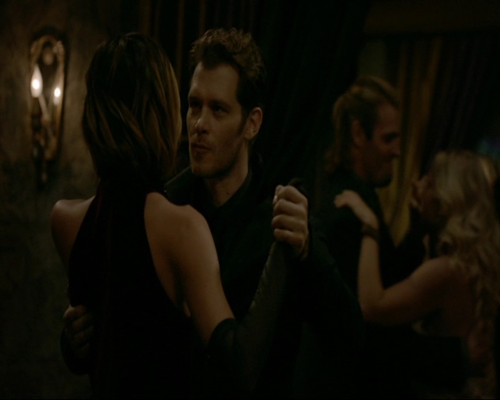 VampireDiaries-dot-nl_TheOriginals4x06BagOfCobras1373.jpg