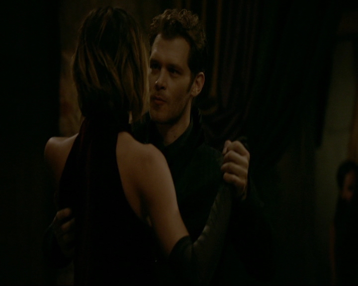 VampireDiaries-dot-nl_TheOriginals4x06BagOfCobras1374.jpg