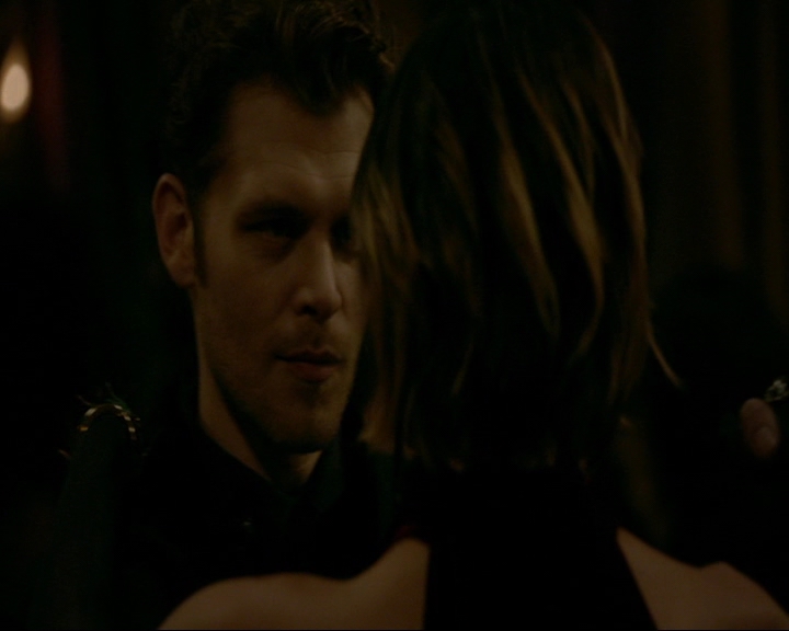 VampireDiaries-dot-nl_TheOriginals4x06BagOfCobras1379.jpg