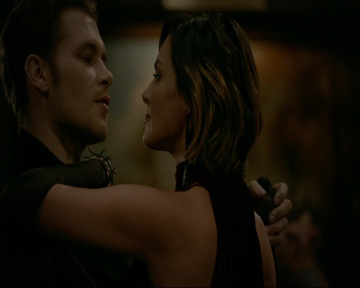 VampireDiaries-dot-nl_TheOriginals4x06BagOfCobras1388.jpg