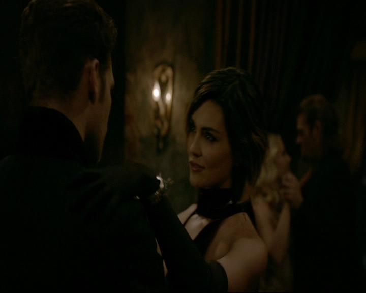 VampireDiaries-dot-nl_TheOriginals4x06BagOfCobras1394.jpg