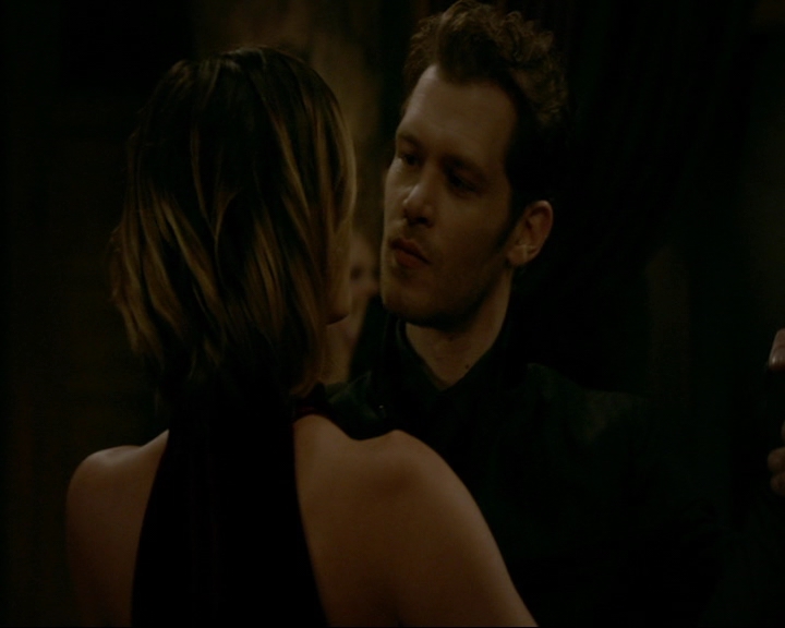 VampireDiaries-dot-nl_TheOriginals4x06BagOfCobras1396.jpg