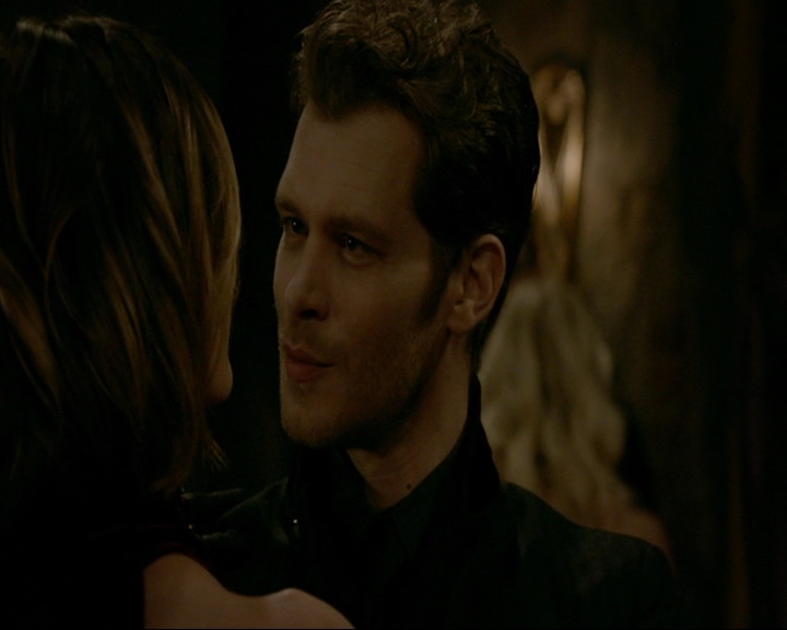 VampireDiaries-dot-nl_TheOriginals4x06BagOfCobras1403.jpg