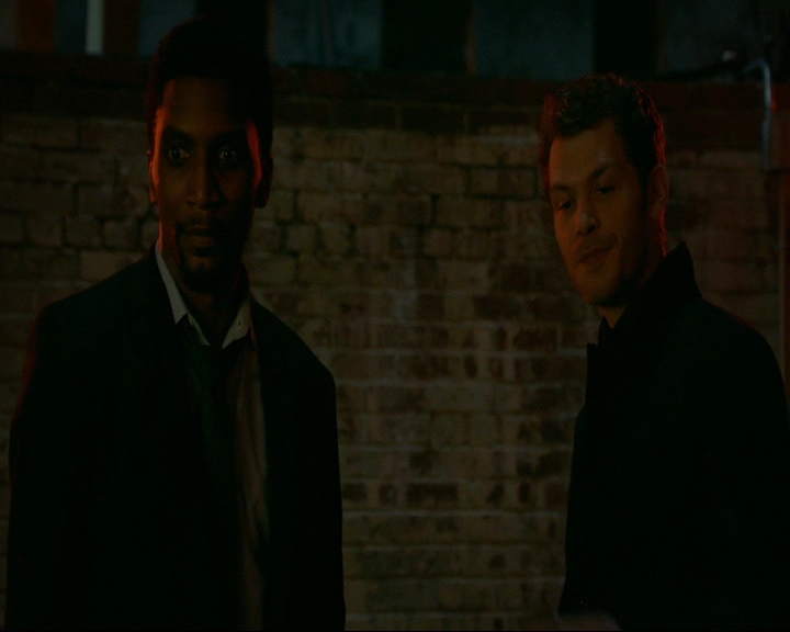 VampireDiaries-dot-nl_TheOriginals4x06BagOfCobras1768.jpg