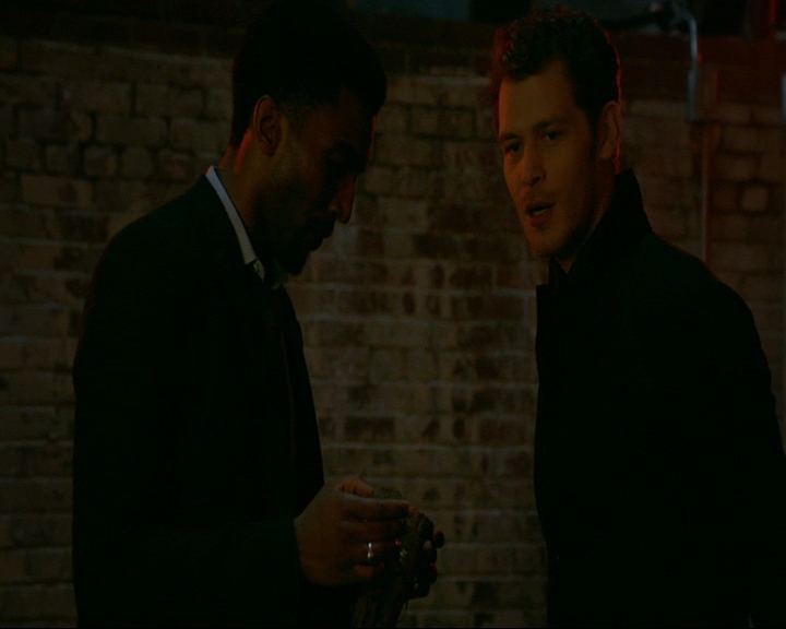 VampireDiaries-dot-nl_TheOriginals4x06BagOfCobras1773.jpg