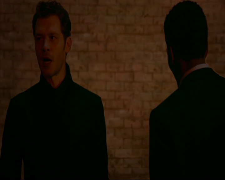 VampireDiaries-dot-nl_TheOriginals4x06BagOfCobras1789.jpg