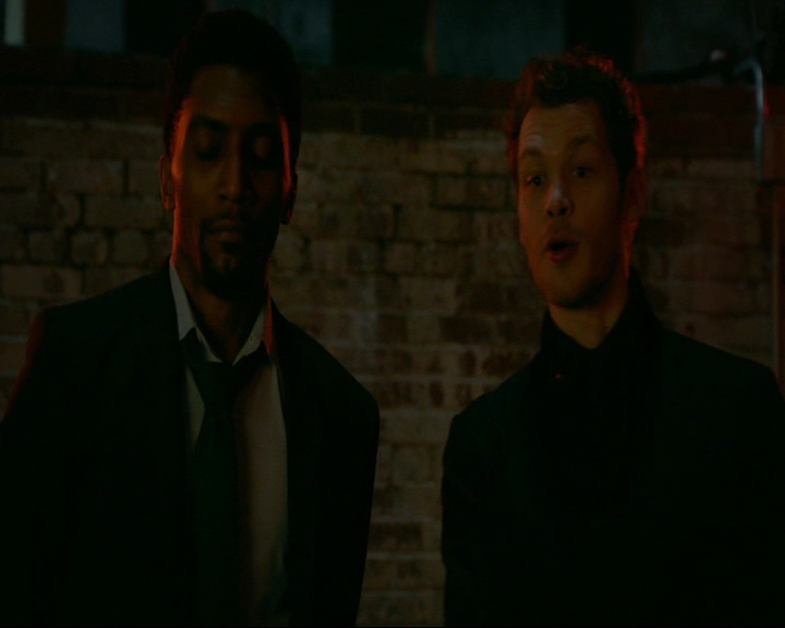 VampireDiaries-dot-nl_TheOriginals4x06BagOfCobras1792.jpg