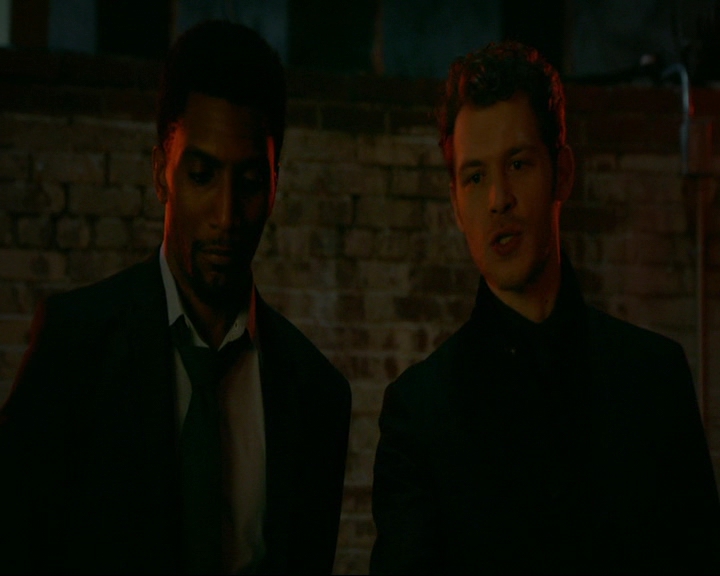 VampireDiaries-dot-nl_TheOriginals4x06BagOfCobras1793.jpg