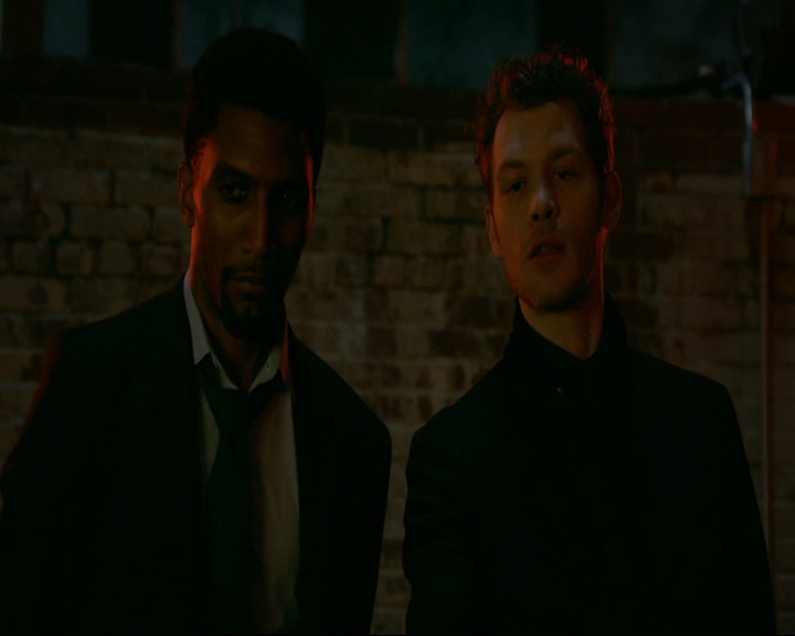 VampireDiaries-dot-nl_TheOriginals4x06BagOfCobras1794.jpg