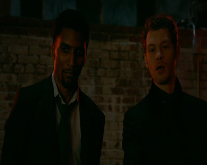 VampireDiaries-dot-nl_TheOriginals4x06BagOfCobras1795.jpg