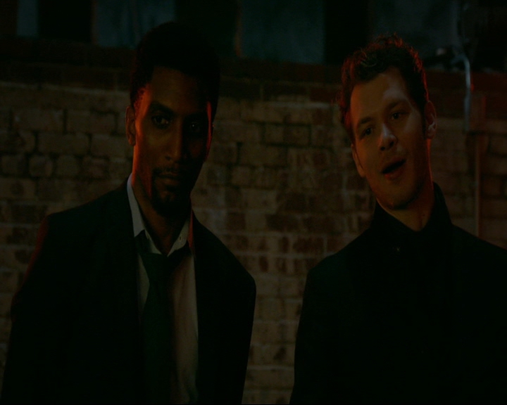 VampireDiaries-dot-nl_TheOriginals4x06BagOfCobras1796.jpg