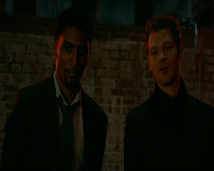 VampireDiaries-dot-nl_TheOriginals4x06BagOfCobras1797.jpg