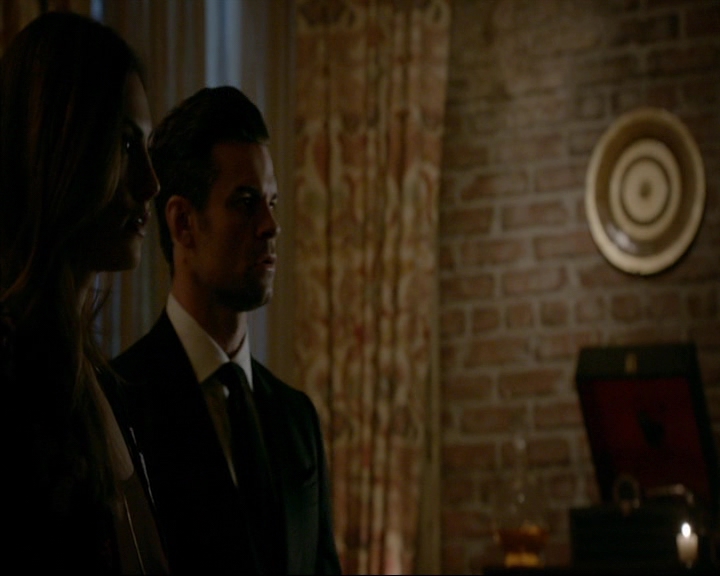 VampireDiaries-dot-nl_TheOriginals4x06BagOfCobras2330.jpg