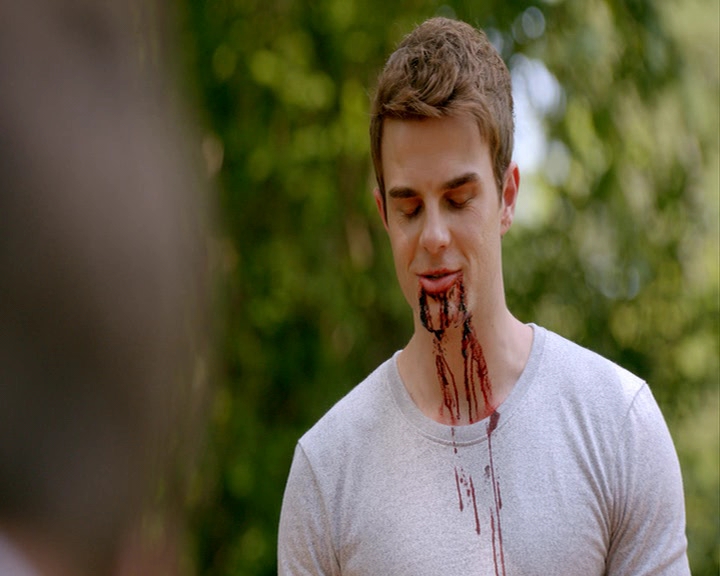 VampireDiaries-dot-nl_TheOriginals-S4-GagReel0042.jpg