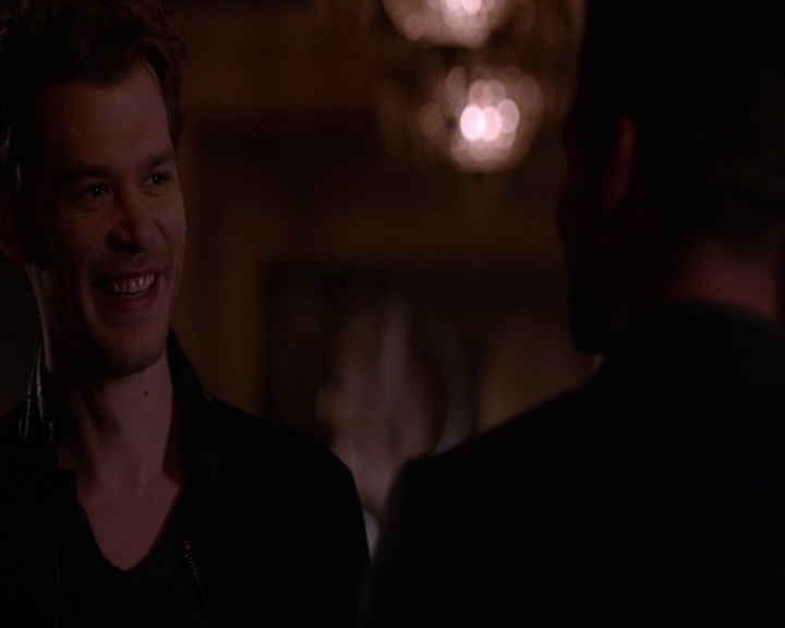 VampireDiaries-dot-nl_TheOriginals-S4-GagReel0056.jpg