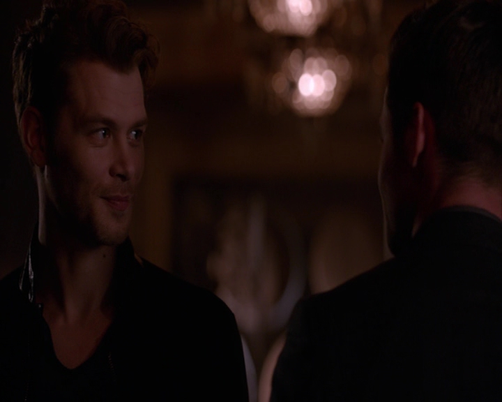 VampireDiaries-dot-nl_TheOriginals-S4-GagReel0059.jpg