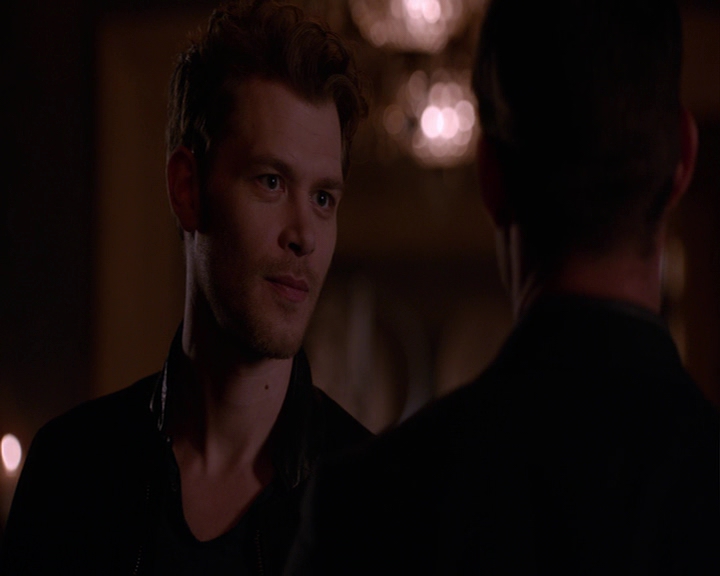 VampireDiaries-dot-nl_TheOriginals-S4-GagReel0061.jpg