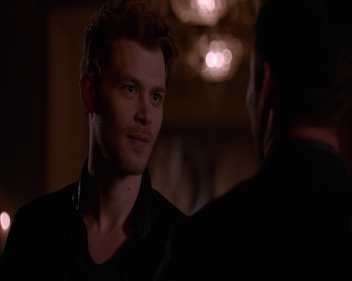 VampireDiaries-dot-nl_TheOriginals-S4-GagReel0062.jpg