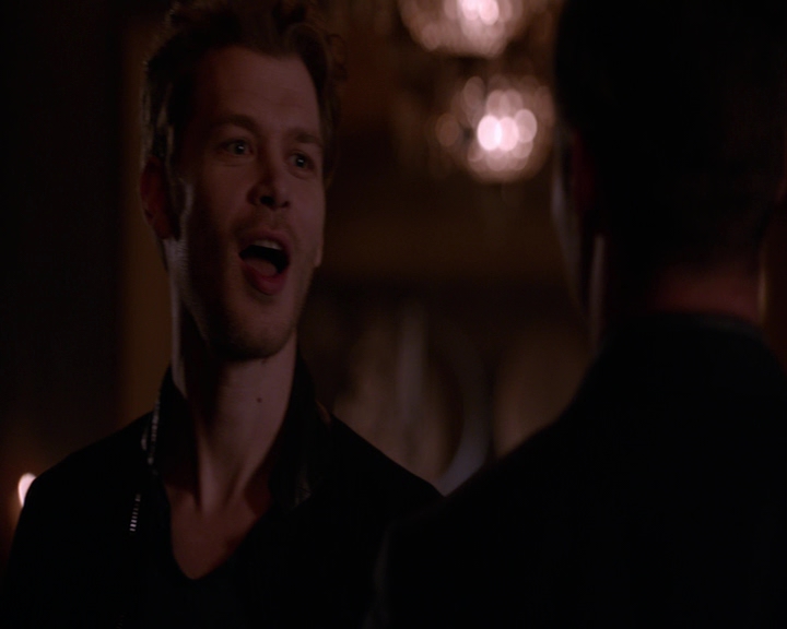 VampireDiaries-dot-nl_TheOriginals-S4-GagReel0063.jpg