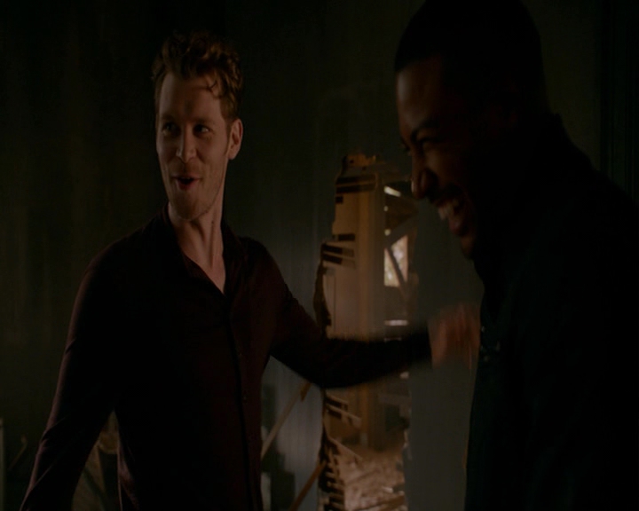 VampireDiaries-dot-nl_TheOriginals-S4-GagReel0219.jpg