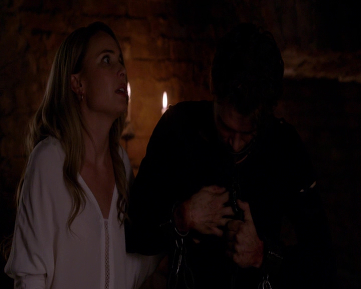 VampireDiaries-dot-nl_TheOriginals4x02NoQuarter-deletedscene0003.jpg