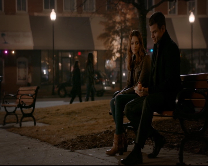 vampirediariesworld-dot-nl_TheOriginals5x12TheTaleOfTwoWolves01733.jpg