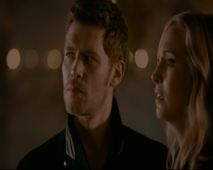 vampirediariesworld-dot-nl_TheOriginals5x12TheTaleOfTwoWolves01975.jpg
