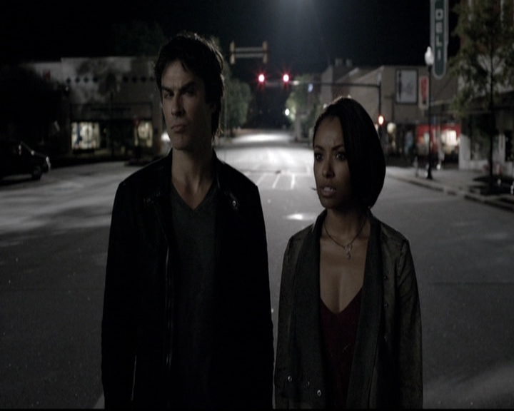 VampireDiariesWorld-dot-nl_6x02YellowLedbetter0104.jpg