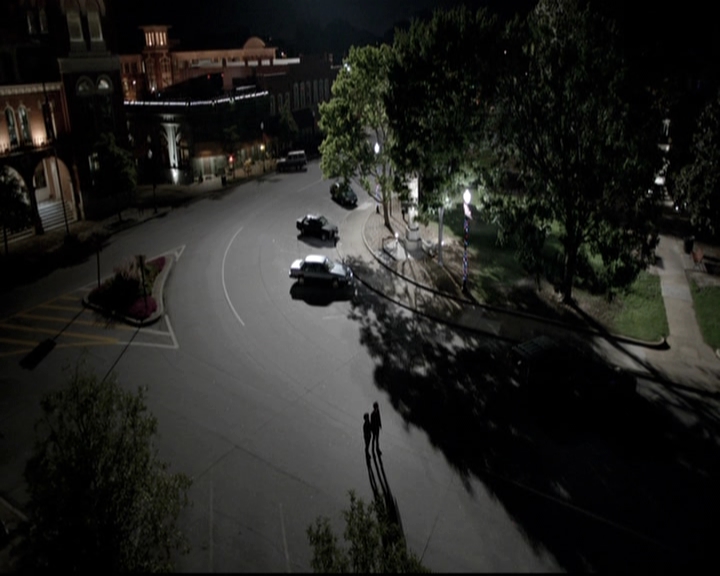 VampireDiariesWorld-dot-nl_6x02YellowLedbetter0114.jpg