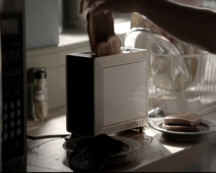 VampireDiariesWorld-dot-nl_6x02YellowLedbetter0170.jpg