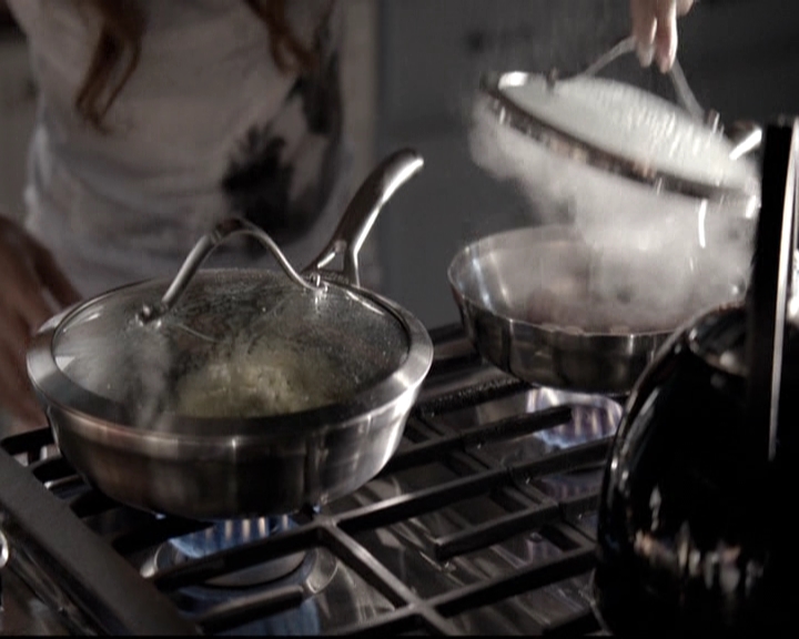 VampireDiariesWorld-dot-nl_6x02YellowLedbetter0173.jpg