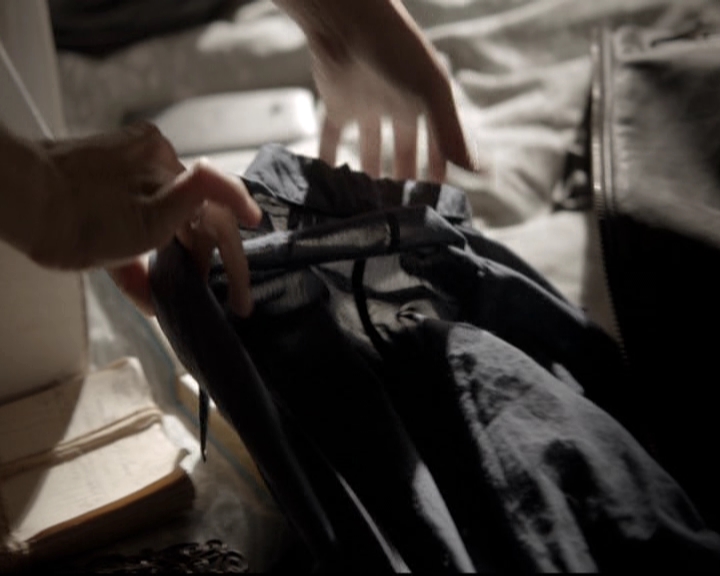 VampireDiariesWorld-dot-nl_6x02YellowLedbetter0236.jpg