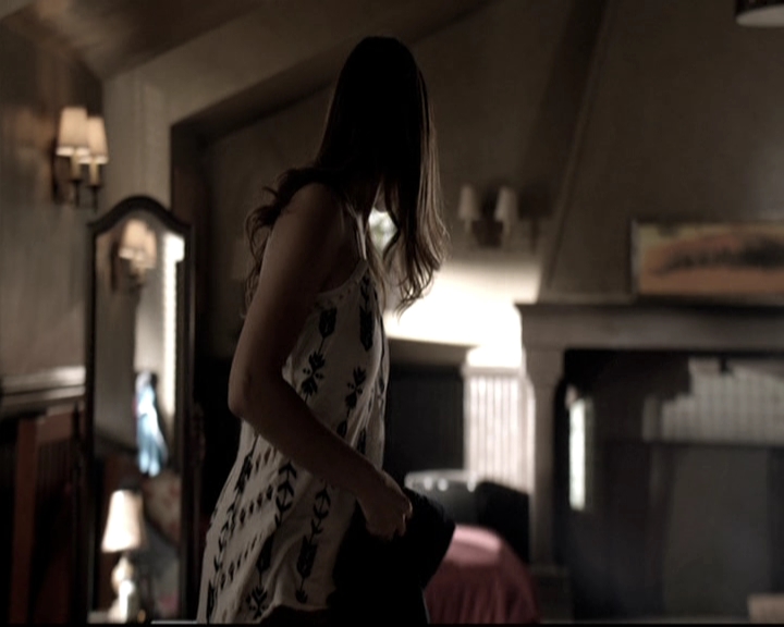VampireDiariesWorld-dot-nl_6x02YellowLedbetter0241.jpg