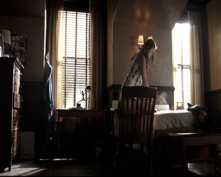 VampireDiariesWorld-dot-nl_6x02YellowLedbetter0288.jpg