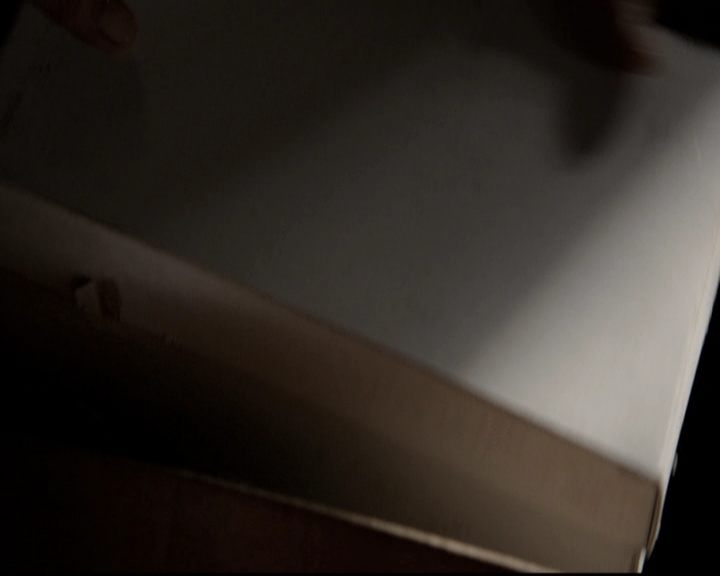 VampireDiariesWorld-dot-nl_6x02YellowLedbetter0292.jpg